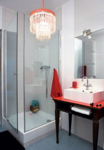 Никаких люстр в ванной!