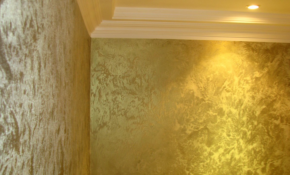 золотая структурная стена