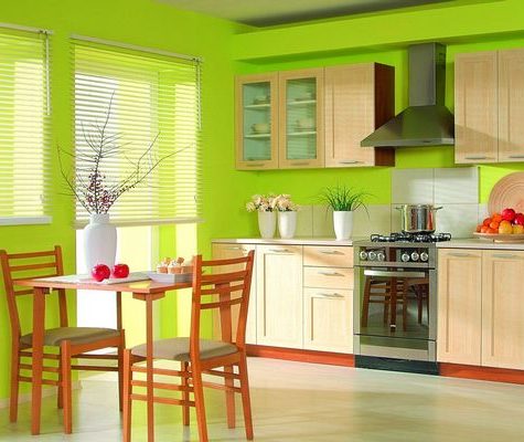 Модные стены на кухне: краска, штукатурка или обои?