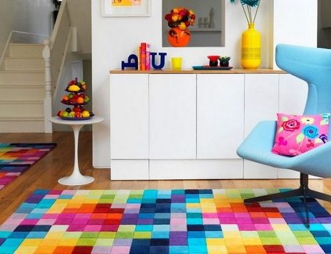 Правила работы с яркими цветами в интерьере