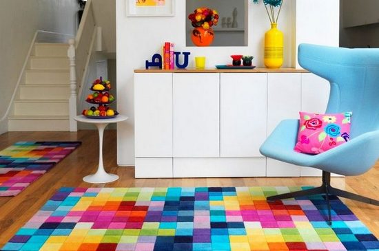 Правила работы с яркими цветами в интерьере